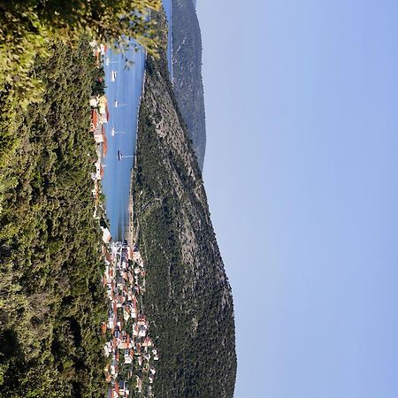Apartments Zdenka Vinišće 外观 照片