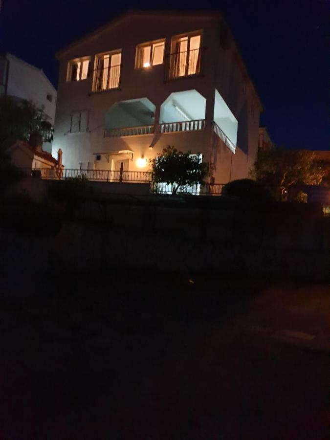 Apartments Zdenka Vinišće 外观 照片