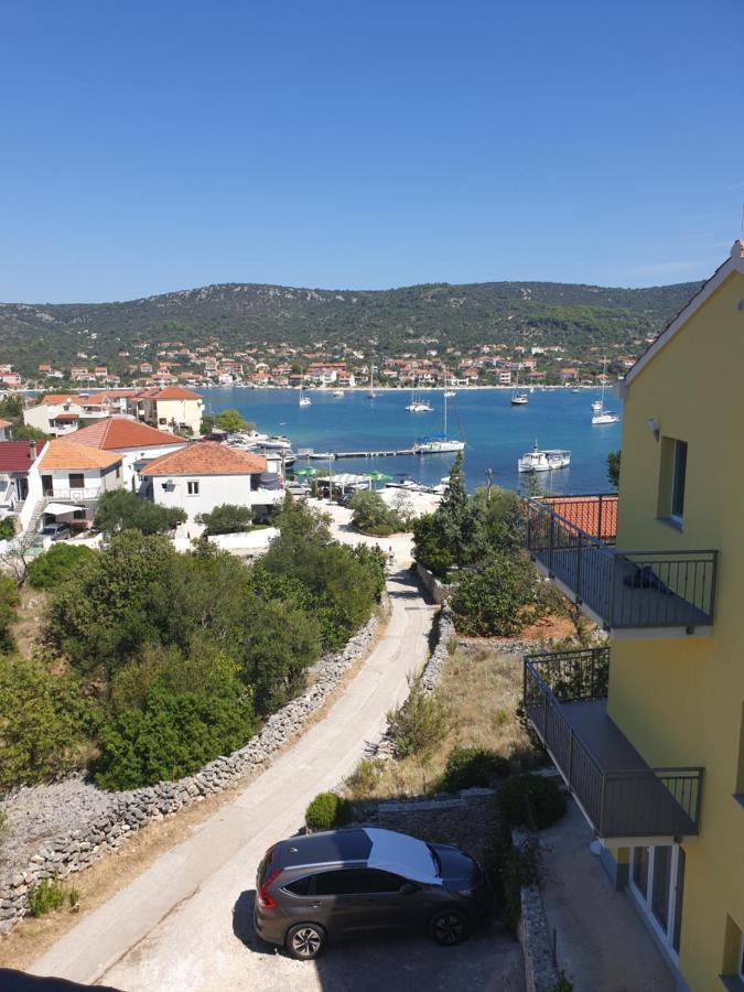 Apartments Zdenka Vinišće 外观 照片
