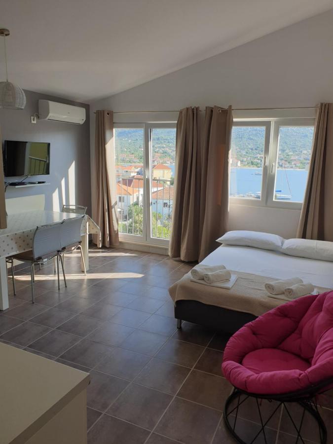 Apartments Zdenka Vinišće 外观 照片