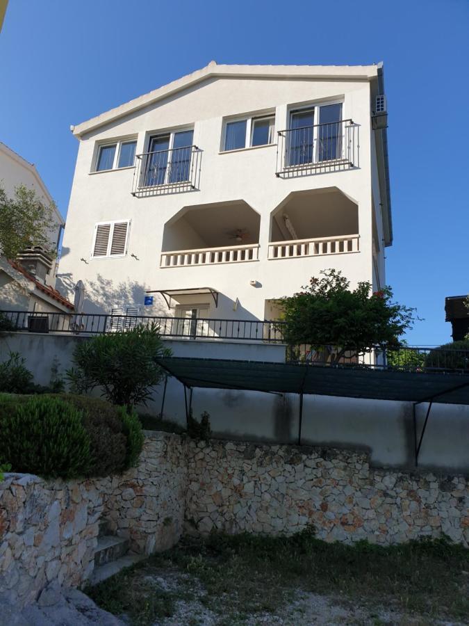 Apartments Zdenka Vinišće 外观 照片