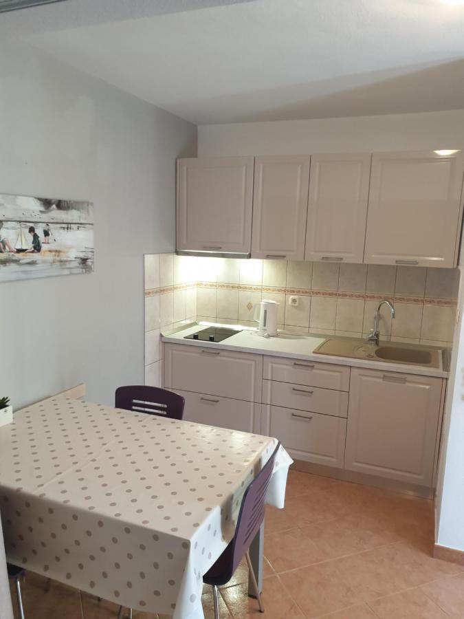 Apartments Zdenka Vinišće 外观 照片
