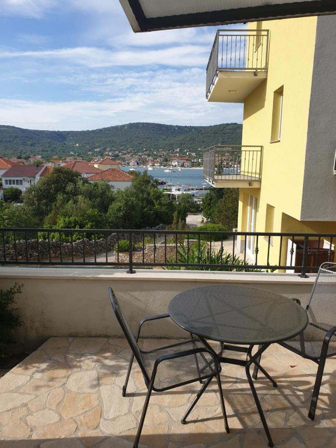Apartments Zdenka Vinišće 外观 照片