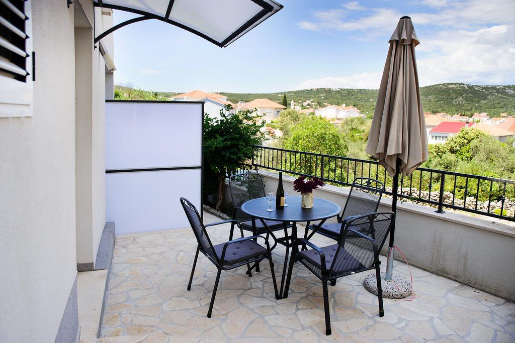Apartments Zdenka Vinišće 外观 照片