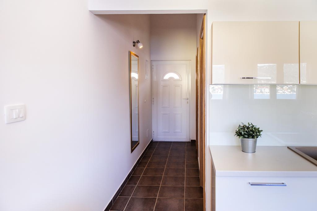 Apartments Zdenka Vinišće 外观 照片