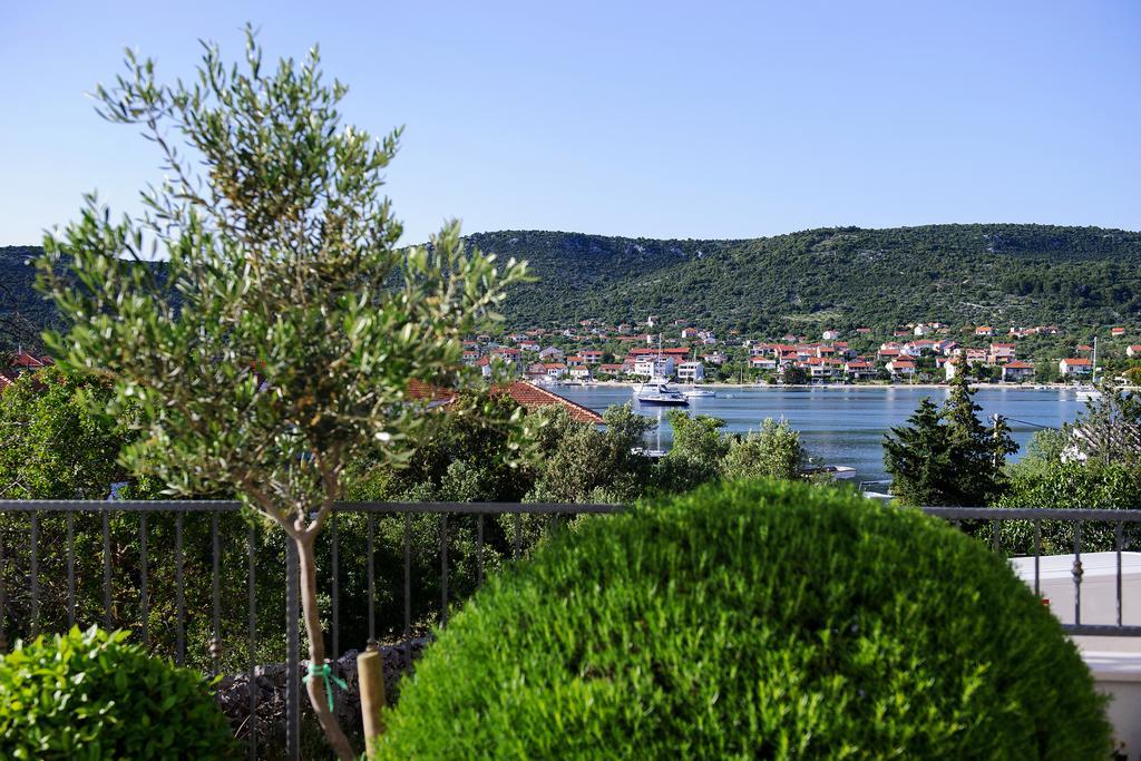 Apartments Zdenka Vinišće 外观 照片