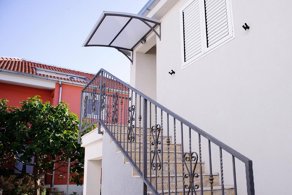 Apartments Zdenka Vinišće 外观 照片